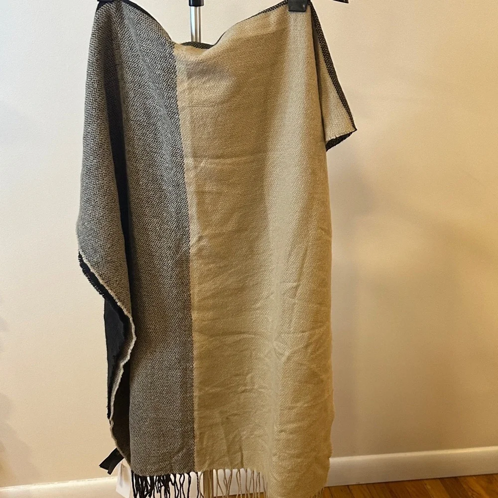 H&M Two-Tone Beige and Black Scarf